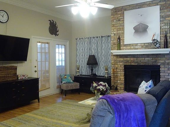 3rd image of 2000 Oxford Pl