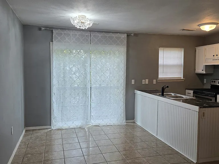 501 Braithwaite St #A — Photo 4