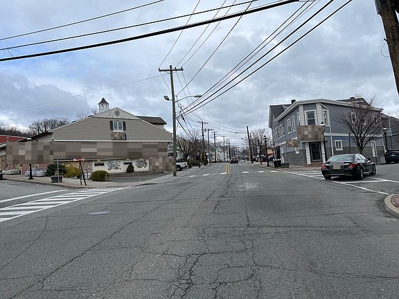 4th image of 466 Belmont Ave
