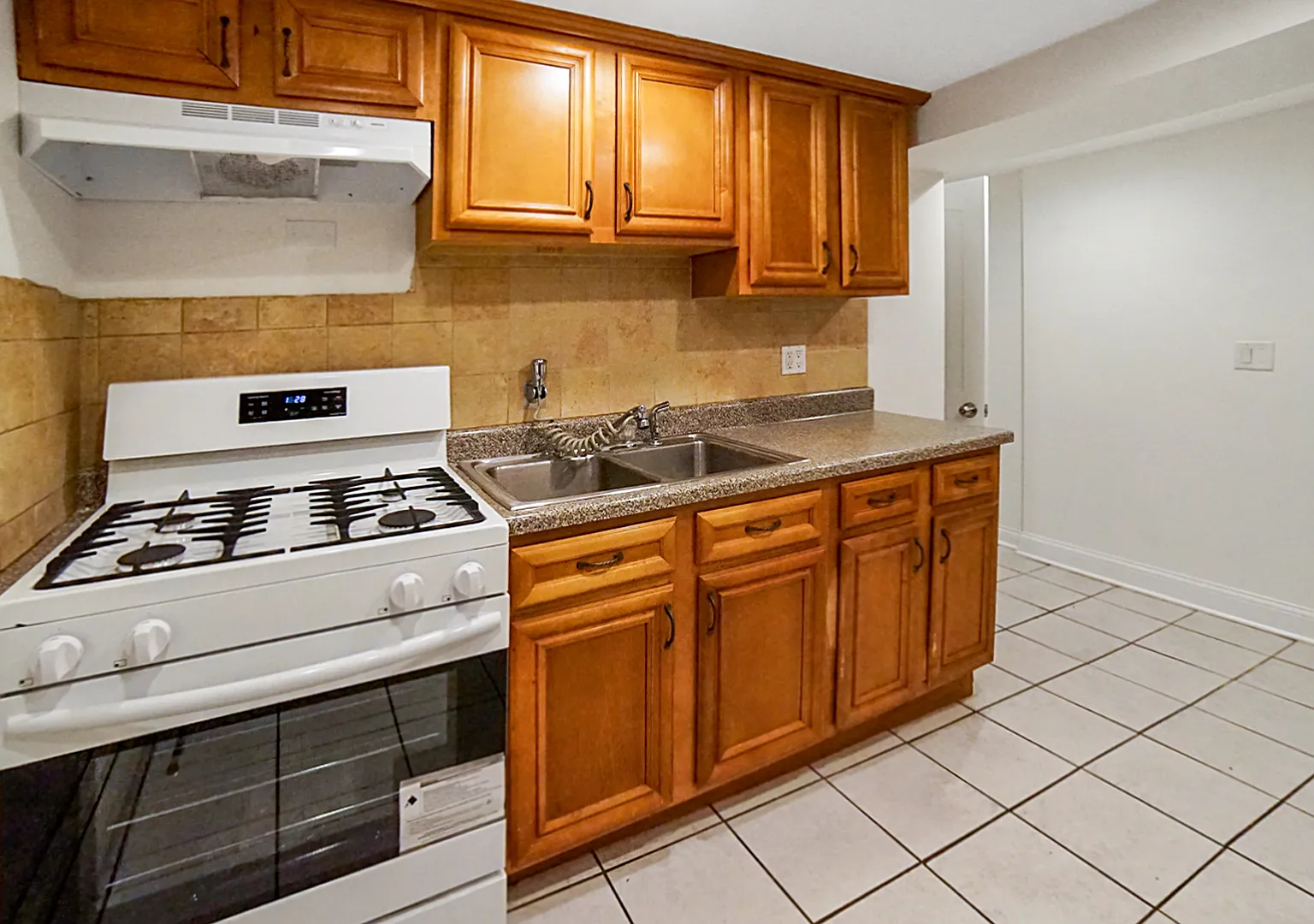 2 bed, 1200 sqft, $1,750 — Photo 3