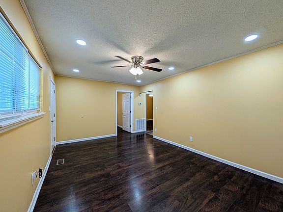 4th image of 125 Dixie Dr NE