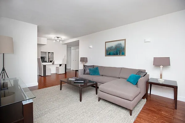 Rented by Global Realty Opportunities | media 14