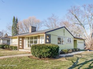 2 Victor Pkwy, Crystal Lake, IL 60014