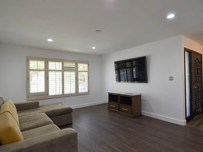 1321 Astoria Dr — Photo 15
