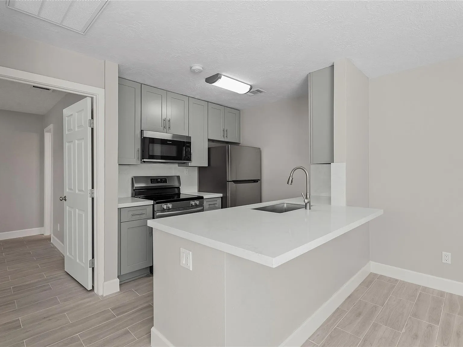 1 bed, 1.0 bath, 616 sqft, $1,200 — Photo 2