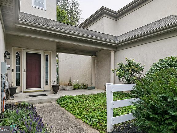 4th image of 1089 Stillwood Cir