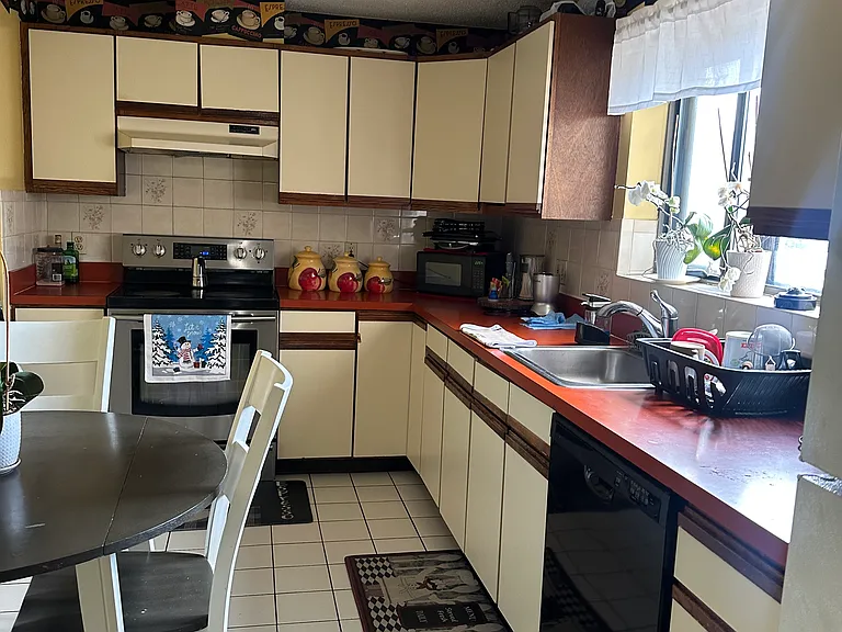 292 Salem St #201 — Photo 5