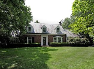 8 Wickersham Ln, Saint Louis, MO 63124