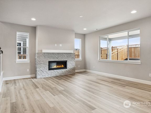 5th image of 15311 206th Avenue E #202