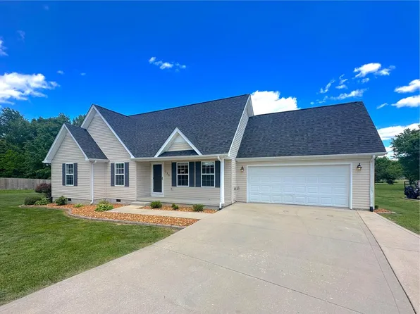 730 Everville Dr, Livingston, TN 38570