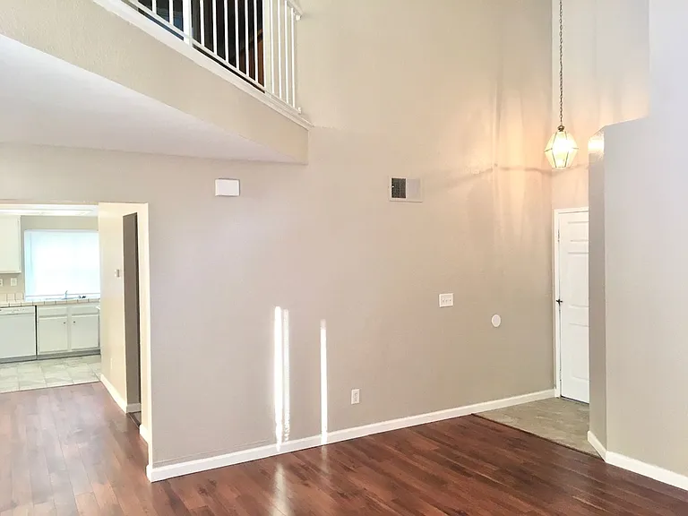 395 Cimarron Dr — Photo 4