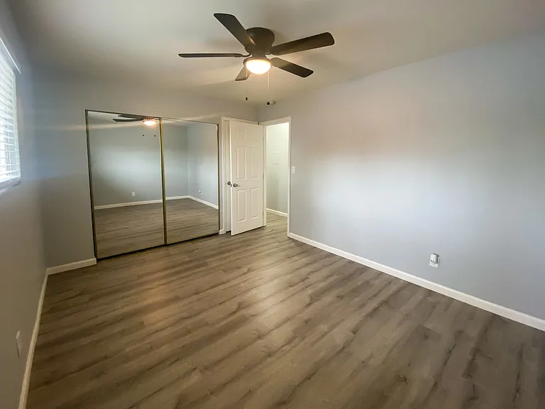 906 Dainty Avenue — Photo 13
