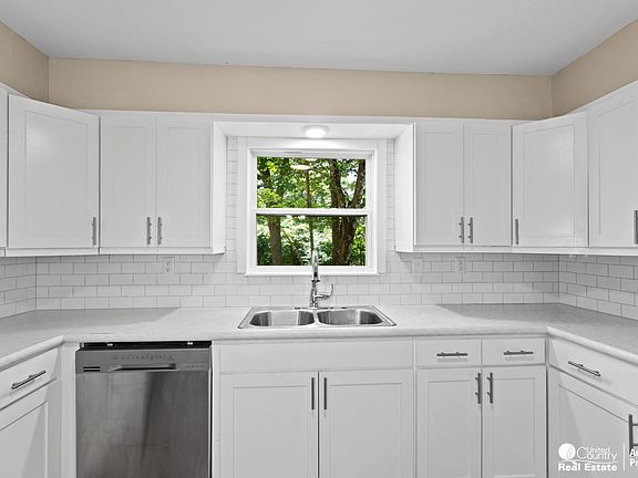 4th image of 2109 Mena St