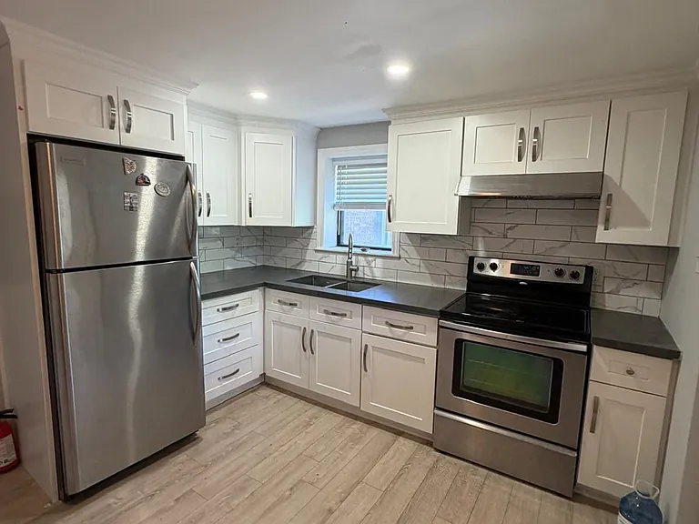 677 Durie St #4 — Photo 3