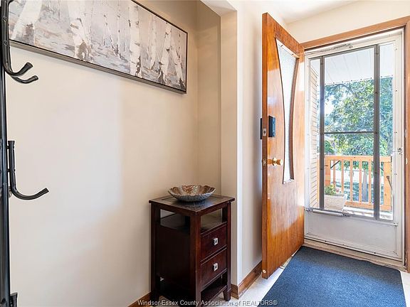 5th image of 760 Wallace Ave
