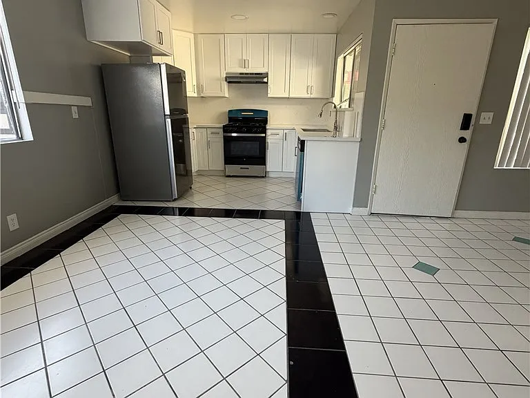 9800 Vesper Ave #96 — Photo 2