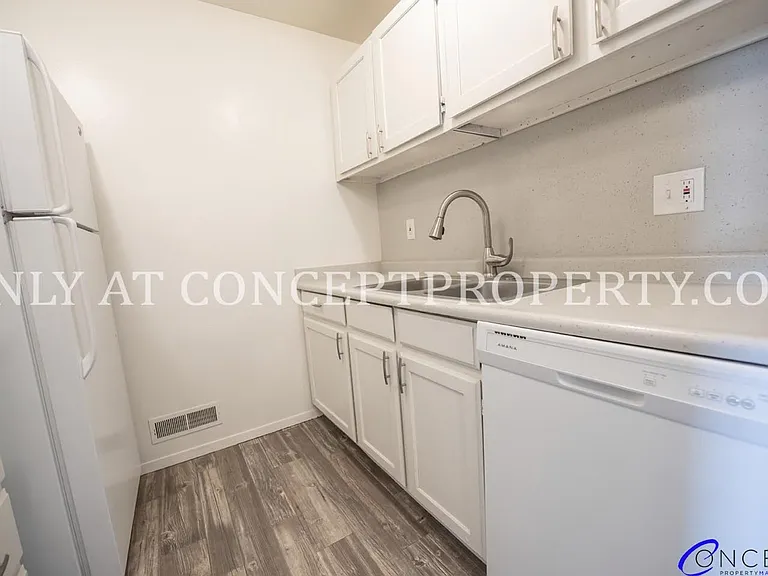 Foothill Terrace — Photo 228
