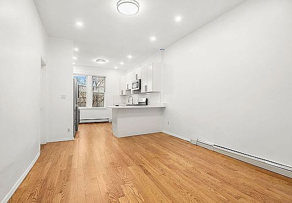 4th image of 955 Pacific St Floor 2
