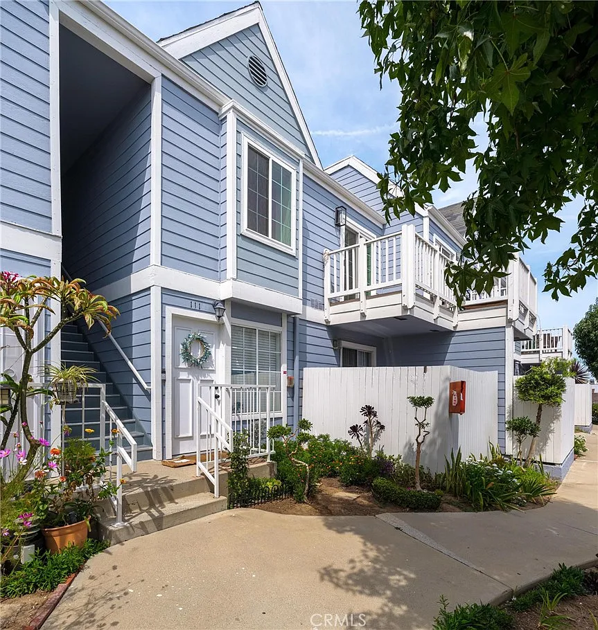 2 bed, 935 sqft, $3,200 — Photo 1