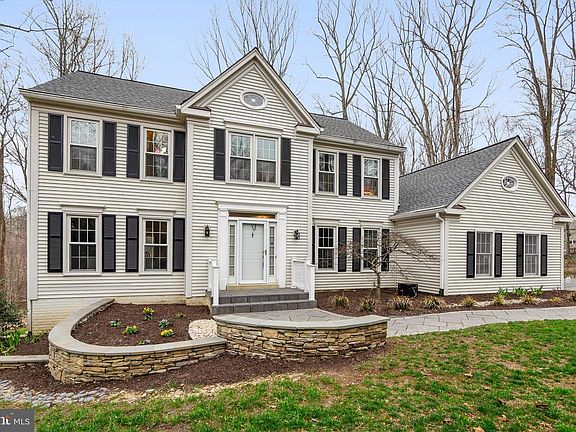 2nd image of 3245 Cismont Ct