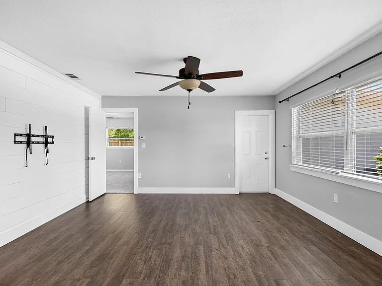 1521 San Roy Dr — Photo 6