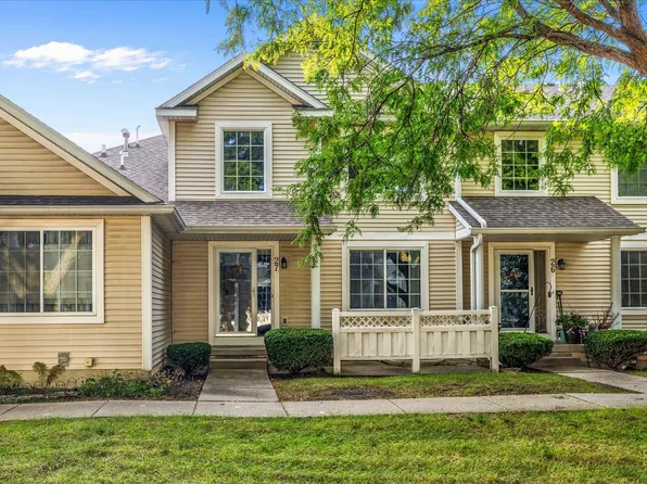 9435 Greenspire Dr Unit 27, West Des Moines, IA 50266