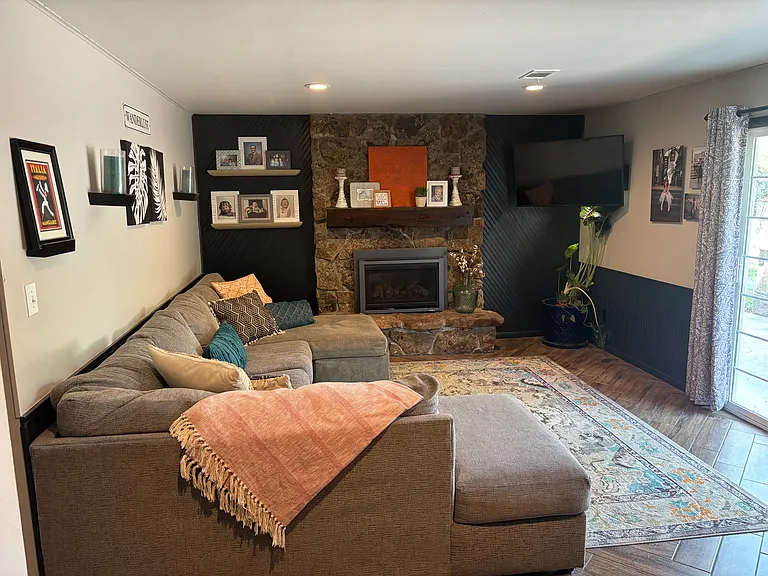 2106 Essex Ct — Photo 14