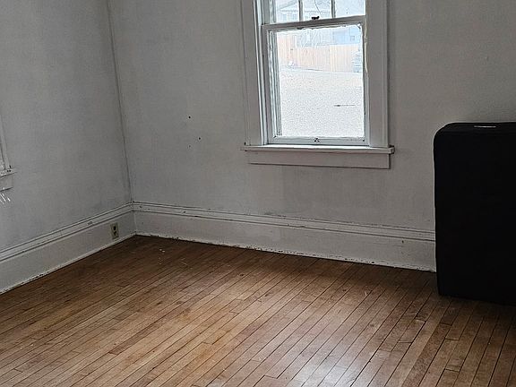 4th image of 312 2nd St E