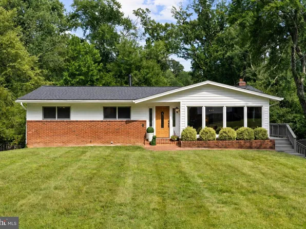8719 Gateshead Rd, Alexandria, VA 22309
