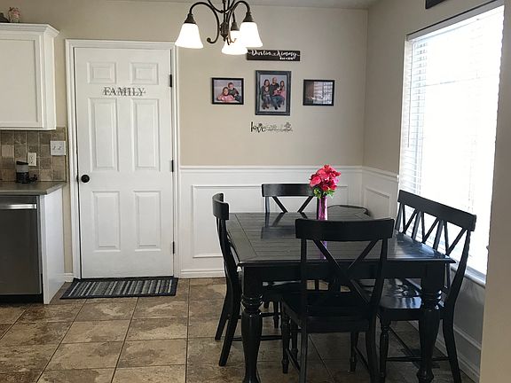 3rd image of 621 W Saddlebrook Dr
