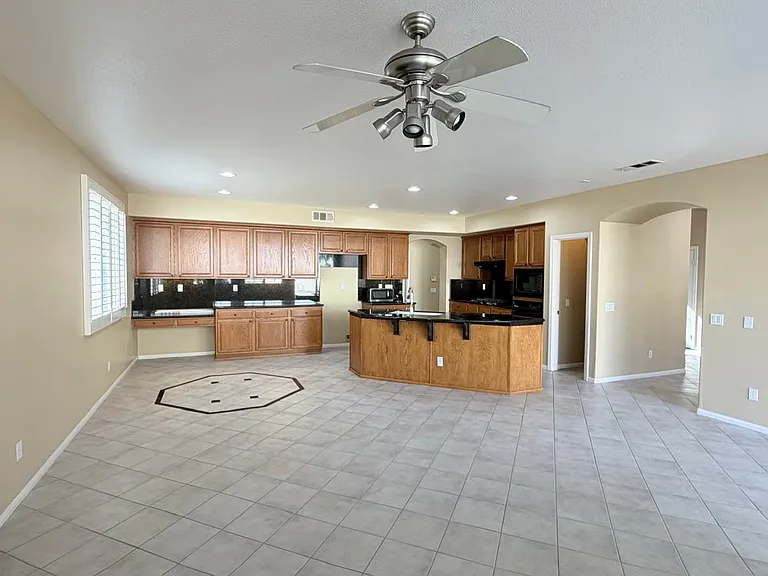 511 Paseo Burga — Photo 4