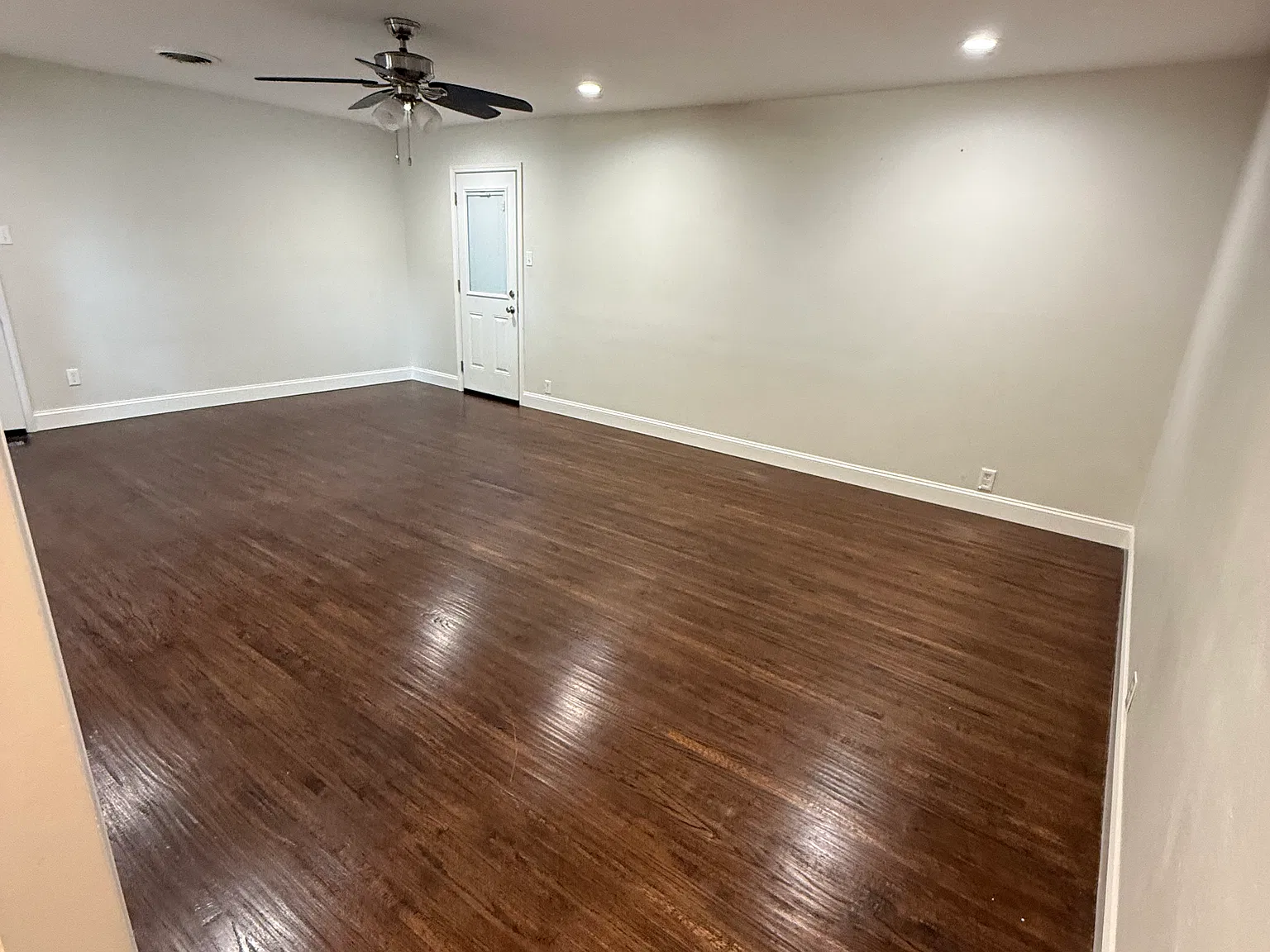 3 bed, 2.5 bath, 1661 sqft, $2,200 — Photo 4