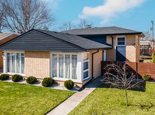 8712 N Osceola Ave, Niles, IL 60714