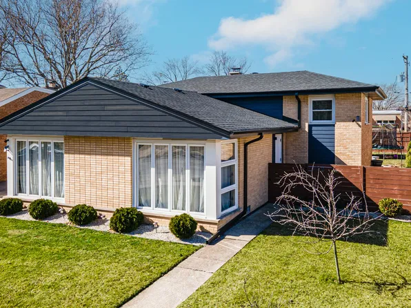 8712 N Osceola Ave, Niles, IL 60714