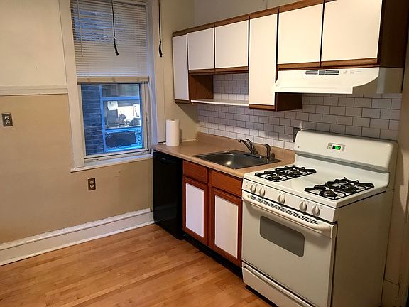 2nd image of 4734 N Rockwell St #1