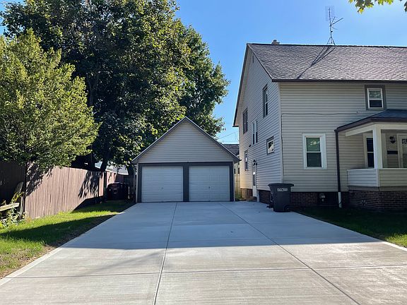 1 car garage PLUS 2 off-street parking spaces