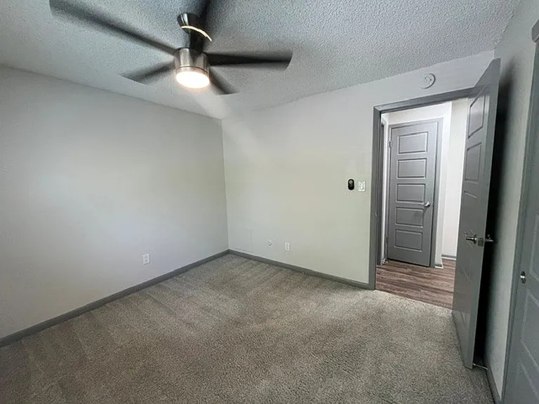 Windsong Apartments — Photo 38