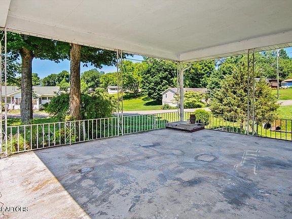 5th image of 2109 McClain Dr