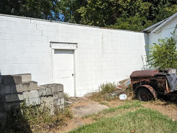 326 W Atlantic St, South Hill, VA 23970