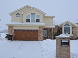 909 Laura Ln, Sauk Village, IL
