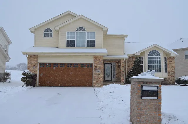909 Laura Ln photo 1