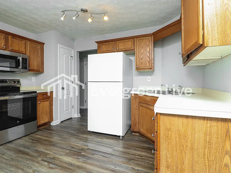 186 Hawthorn Dr — Photo 5