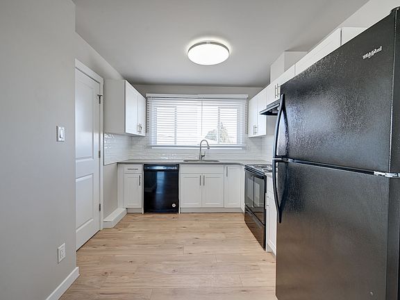 4th image of 13815 88th St NW