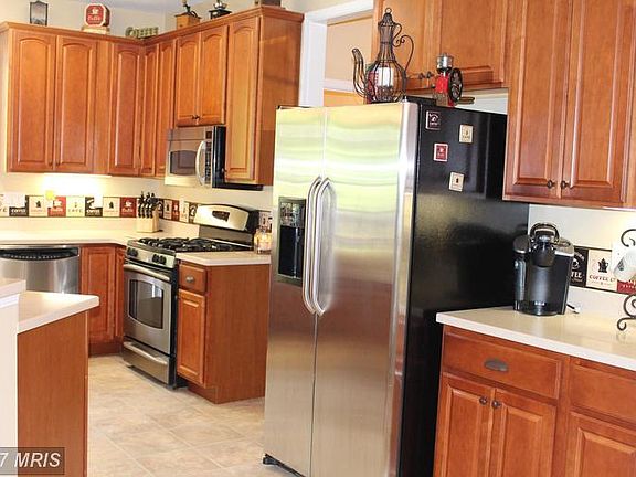 4th image of 23260 Jenifer Ct