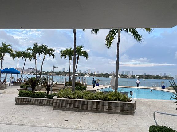 4th image of 800 West Ave APT 522
