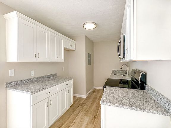 2nd image of 207 Samoset St #C