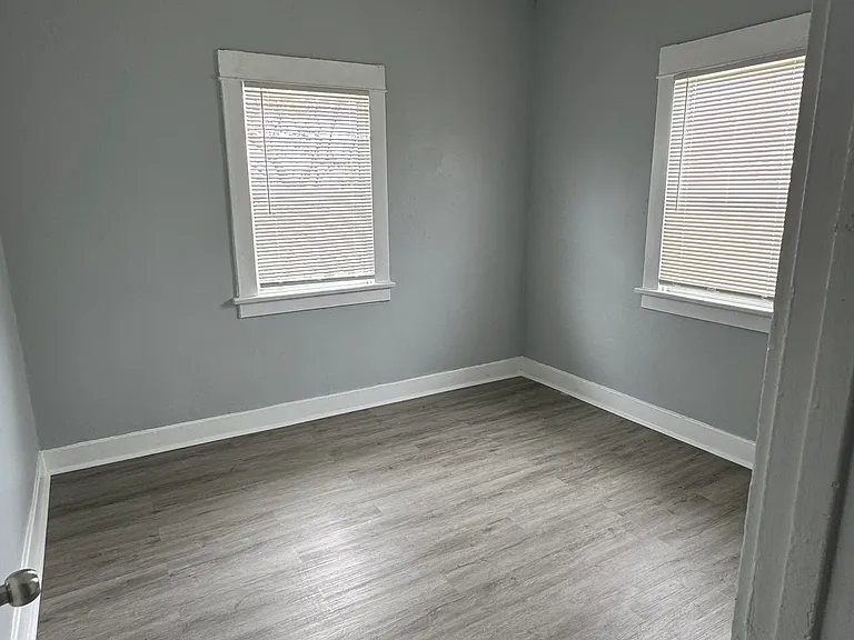 429 W Cowles St — Photo 13