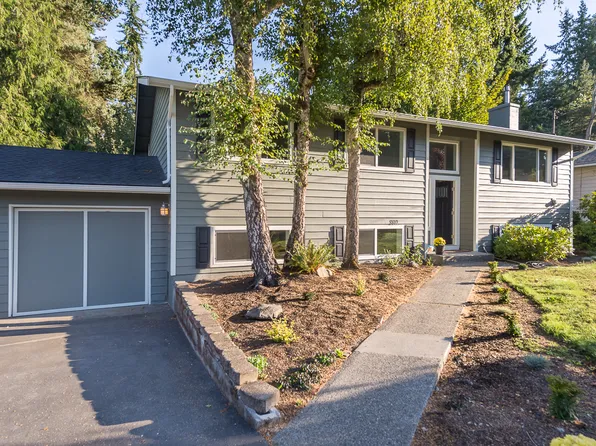 9000 NE 203rd Pl, Bothell, WA 98011