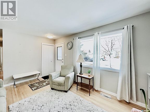 5th image of 2801 Maceachern Ave