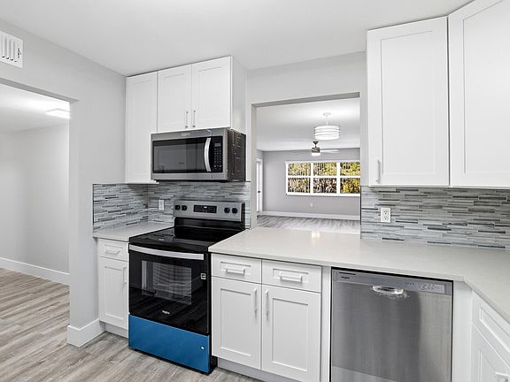 4th image of 1502 S Lakeside Drive #204